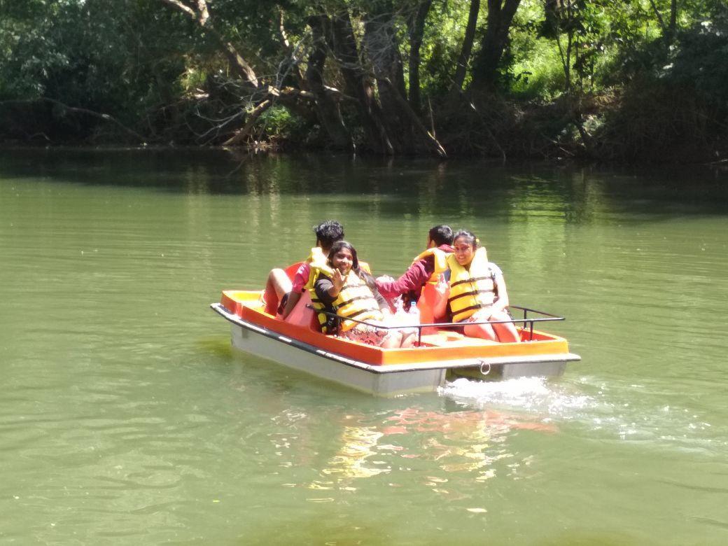 River Near Coorg Jambur Екстер'єр фото